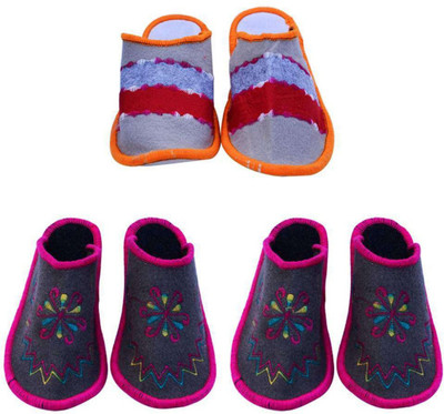 

Shree Sai Slippers, Multicolor