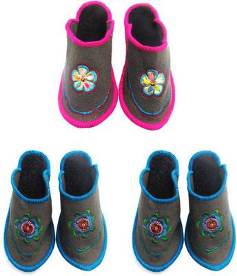 

Shree Sai Slippers, Multicolor