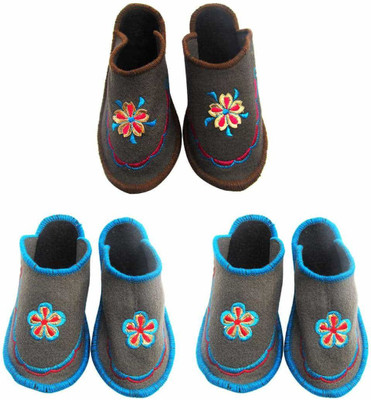 

Champaliya Slippers, Multicolor