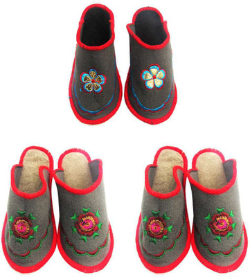 

Shree Sai Slippers, Multicolor