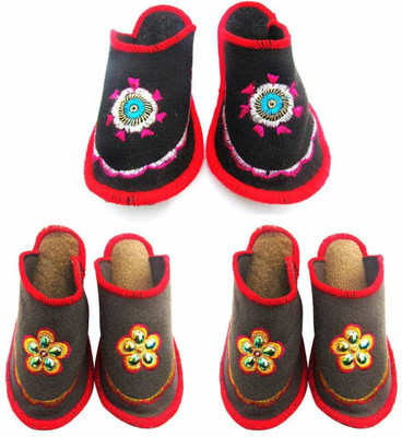 

Champaliya Slippers, Multicolor
