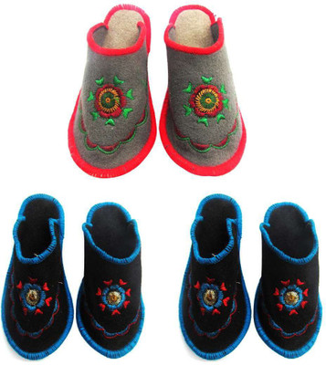 

Shree Sai Slippers, Multicolor