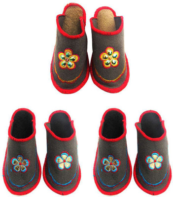 

Shree Sai Slippers, Multicolor