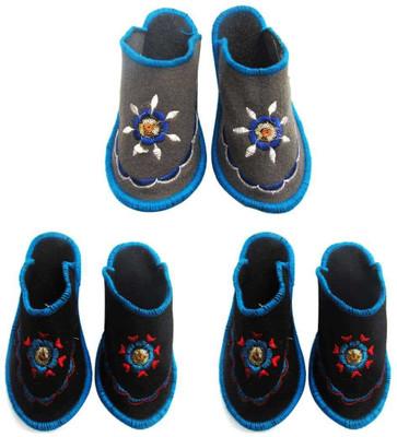 

Shree Sai Slippers, Multicolor