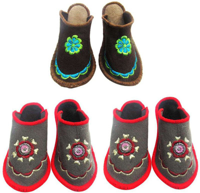 

Shree Sai Slippers, Multicolor