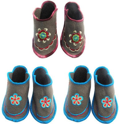 

Shree Sai Slippers, Multicolor