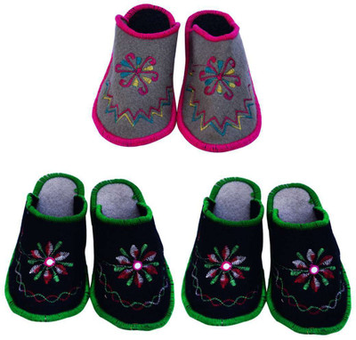 

Shree Sai Slippers, Green