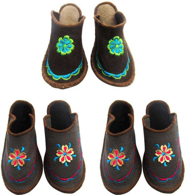 

Shree Sai Slippers, Multicolor
