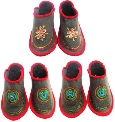 

Champaliya Slippers, Multicolor