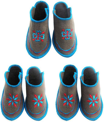 

Shilipi Perokars Slippers, Multicolor