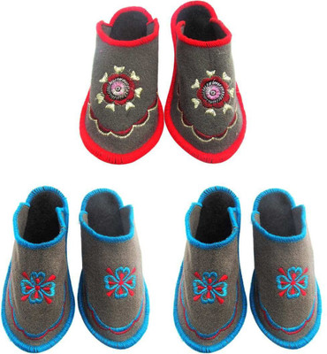 

Champaliya Slippers, Multicolor