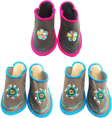 

Champaliya Slippers, Multicolor