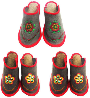 

Shree Sai Slippers, Multicolor