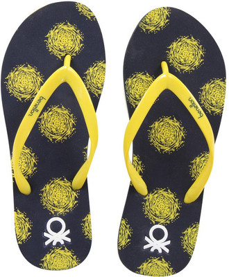 

United Colors of Benetton Flip Flops, Navy::yellow