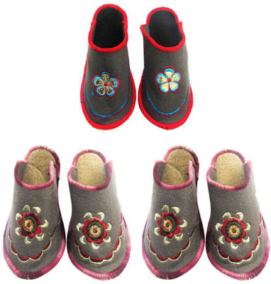 

Shilipi Perokars Slippers, Multicolor