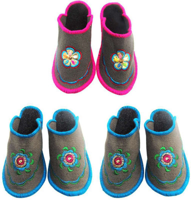 

Shilipi Perokars Slippers, Multicolor