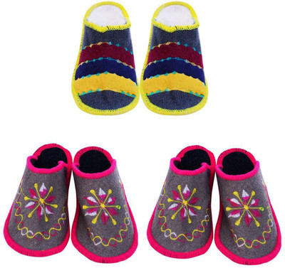 

Champaliya Slippers, Multicolor