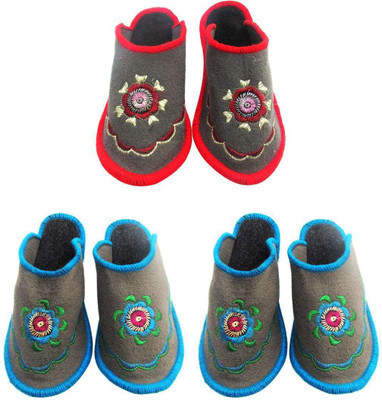 

Shilipi Perokars Slippers, Multicolor