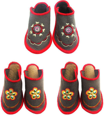 

Shilipi Perokars Slippers, Multicolor