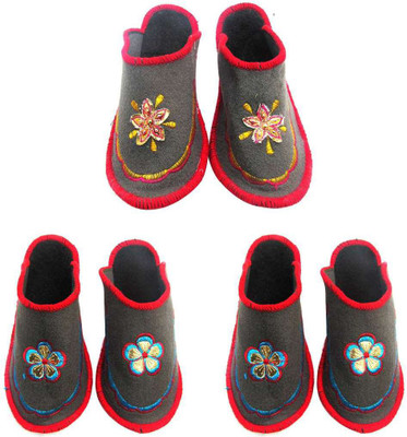 

Shilipi Perokars Slippers, Multicolor