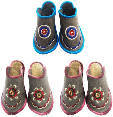 Shree Sai Slippers, Multicolor