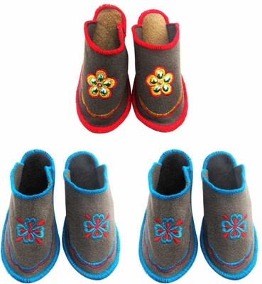 

Shree Sai Slippers, Multicolor