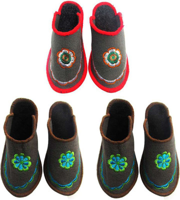 

Shilipi Perokars Slippers, Multicolor