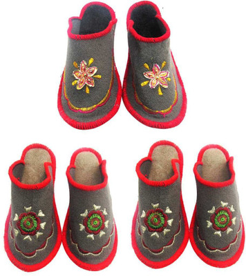 

Shree Sai Slippers, Multicolor
