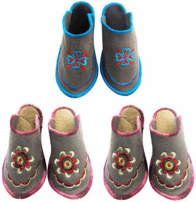 

Champaliya Slippers, Multicolor