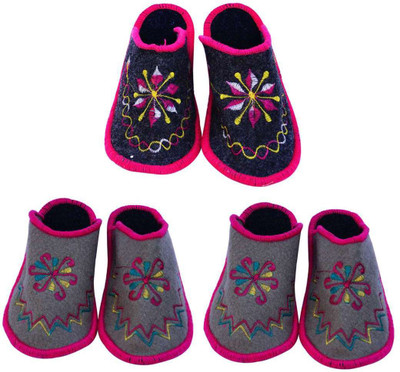 

Shilipi Perokars Slippers, Multicolor