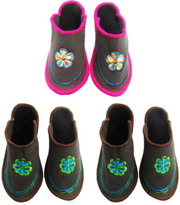 

Champaliya Slippers, Multicolor