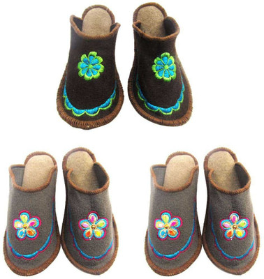 

Shree Sai Slippers, Multicolor