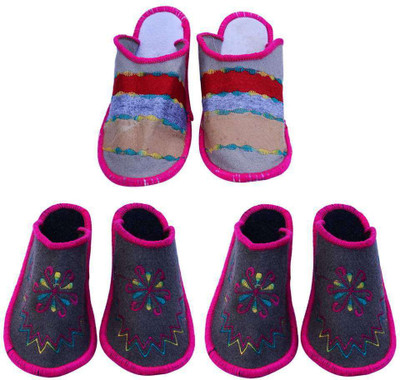 

Champaliya Slippers, Multicolor