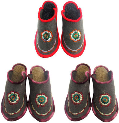 

Shilipi Perokars Slippers, Multicolor
