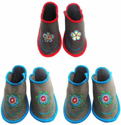 

Shilipi Perokars Slippers, Multicolor