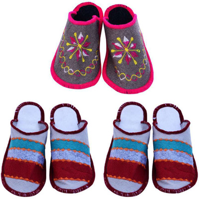 

Champaliya Slippers, Multicolor