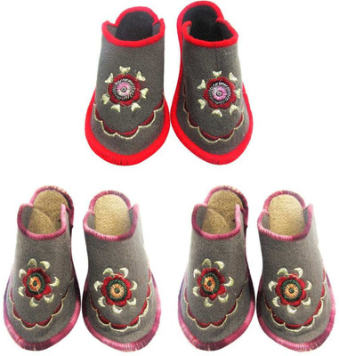 

Champaliya Slippers, Multicolor