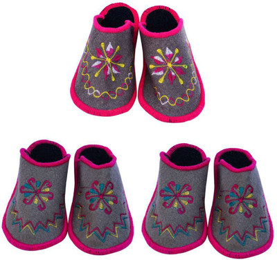 

Shilipi Perokars Slippers, Multicolor