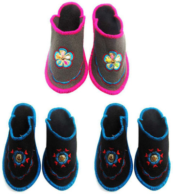 

Shree Sai Slippers, Multicolor