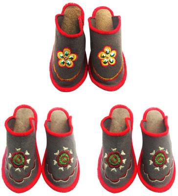 

Shree Sai Slippers, Multicolor