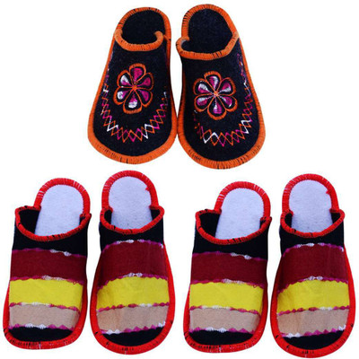 

Shilipi Perokars Slippers, Multicolor
