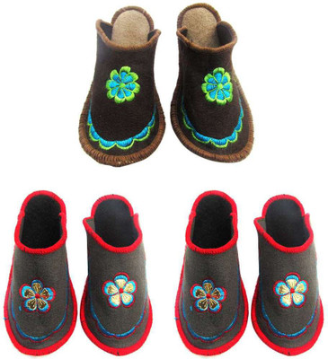 

Shree Sai Slippers, Multicolor