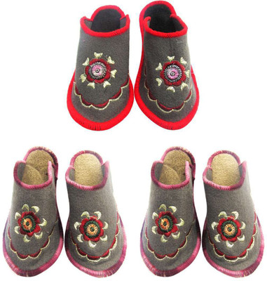 

Shilipi Perokars Slippers, Multicolor