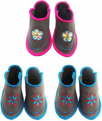 

Champaliya Slippers, Multicolor