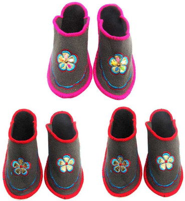 

Champaliya Slippers, Multicolor