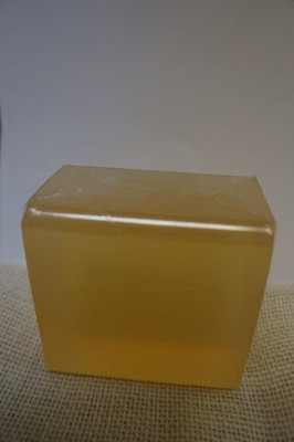 

SFIC Honey (all natural) Glycerin Melt and Pour Soap Base(40 g)