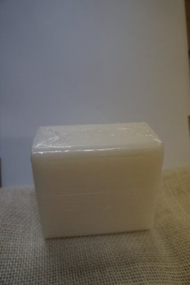 

SFIC White Low Sweat (all natural) Glycerin Melt and Pour Soap Base(40 g)
