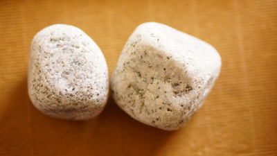 

Pebblewala PBLWLA029 Polished Asymmetrical Onyx Pebbles(Grey 980 g)