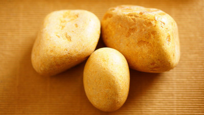 

Pebblewala PBLWLA030 Polished Asymmetrical Onyx Pebbles(Gold 980 g)