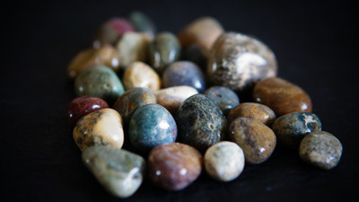 

Pebblewala PBLWLA025 Polished Asymmetrical Onyx Pebbles(Multicolor 980 g)